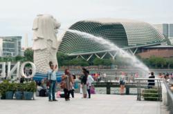 Tourists Gushing over the Unique Merlion Statue